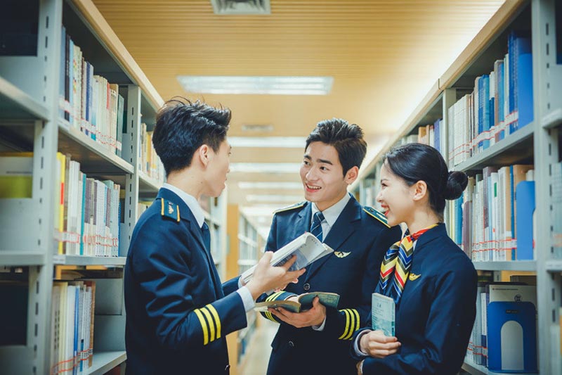 空乘學校初中畢業(yè)生可以去報名嗎？